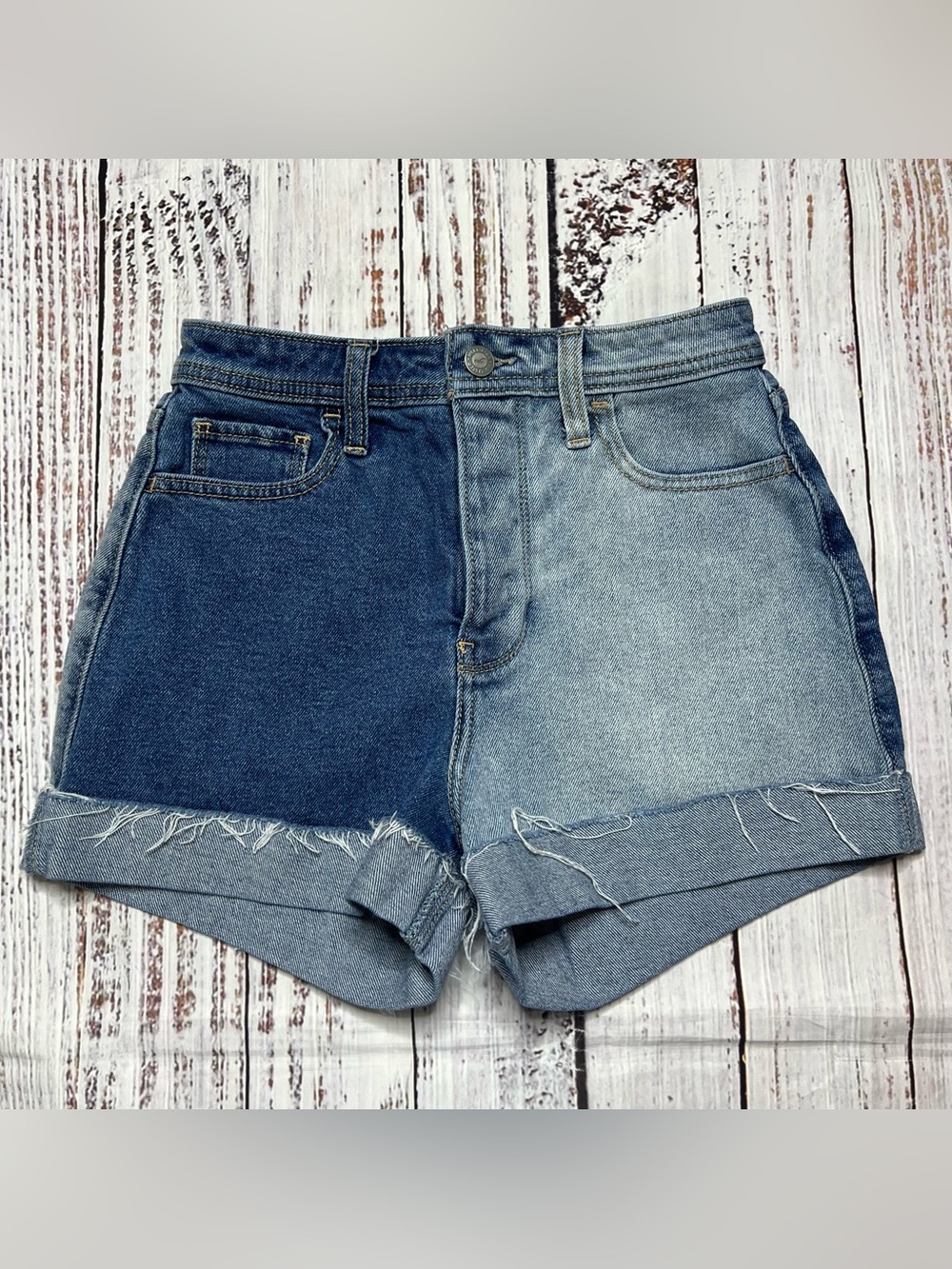 HOLLISTER Two-Tone Denim Ultra High Rise Mom Short